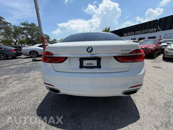 2016 BMW 7 Series Sedan 740i - miniatura 7