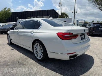 2016 BMW 7 Series Sedan 740i - miniatura 8