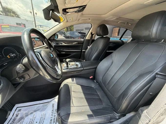 2016 BMW 7 Series Sedan 740i - miniatura 9