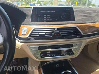 2016 BMW 7 Series Sedan 740i - miniatura 10