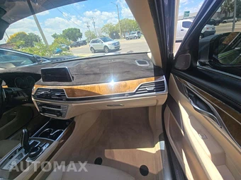 2016 BMW 7 Series Sedan 740i - miniatura 19