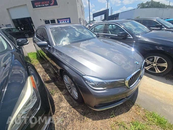 2016 BMW 7 Series Sedan 740i - miniatura 4