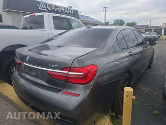 2016 BMW 7 Series Sedan 750i M SPORT LINE - miniatura 3