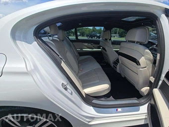 2016 BMW 7 Series Sedan 750i M SPORT LINE - miniatura 16