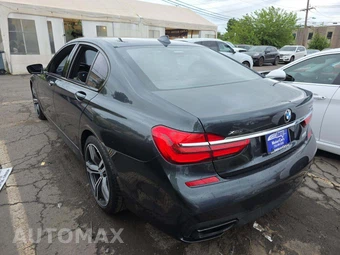 2016 BMW 7 Series Sedan 750i xDrive M SPORT LINE - miniatura 2