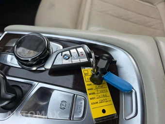 2016 BMW 7 Series Sedan 750i xDrive M SPORT LINE - miniatura 8