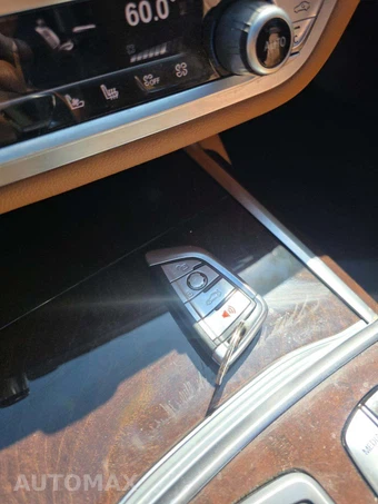 2016 BMW 7 Series Sedan 750i xDrive M SPORT LINE - miniatura 8