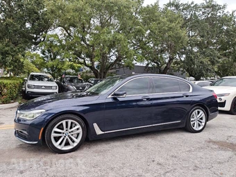 2016 BMW 7 Series Sedan 750i xDrive - miniatura 3