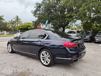 2016 BMW 7 Series Sedan 750i xDrive - miniatura 6