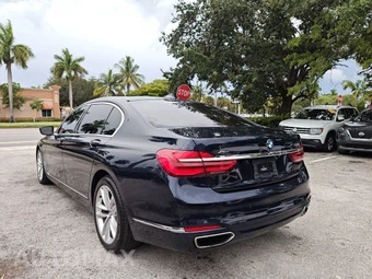 2016 BMW 7 Series Sedan 750i xDrive - miniatura 7