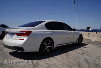2016 BMW 7 Series Sedan 750i xDrive - miniatura 16