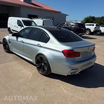 2016 BMW M3 Sedan - miniatura 2