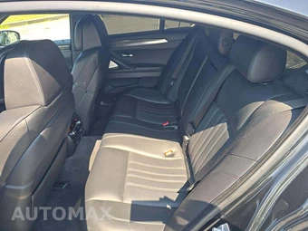 2016 BMW M5 Sedan - miniatura 10