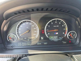 2016 BMW M5 Sedan - miniatura 6