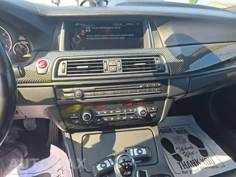 2016 BMW M5 Sedan - miniatura 7