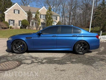 2016 BMW M5 Sedan - miniatura 2