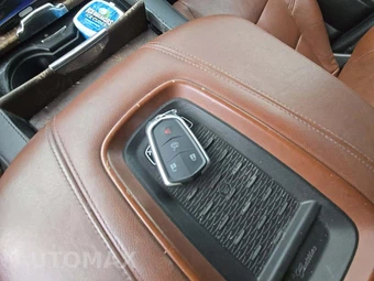 2016 Cadillac Escalade ESV Luxury Collection 1SB - miniatura 5