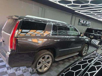 2016 Cadillac Escalade Luxury Collection 1SB - miniatura 4