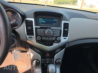 2016 Chevrolet Cruze Limited LS 1SB – miniatura 10