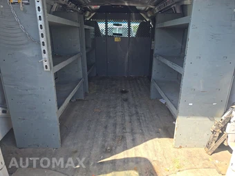 2016 Chevrolet Express 2500 Cargo Van – miniatura 15