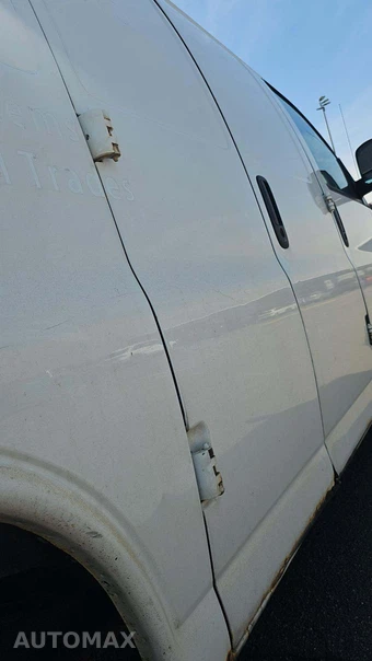 2016 Chevrolet Express 2500 Cargo Van – miniatura 42