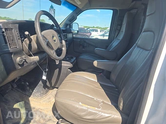 2016 Chevrolet Express 2500 Cargo Van – miniatura 7