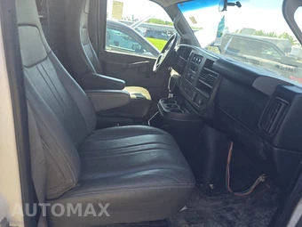 2016 Chevrolet Express 2500 Cargo Van – miniatura 8