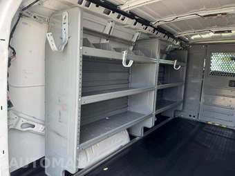 2016 Chevrolet Express 2500 Cargo Van 1WT 135.0" WB - miniatura 17