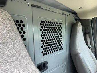 2016 Chevrolet Express 2500 Cargo Van 1WT 135.0" WB - miniatura 24