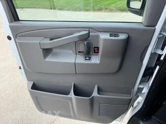 2016 Chevrolet Express 2500 Cargo Van 1WT 135.0" WB - miniatura 34
