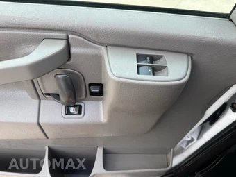 2016 Chevrolet Express 2500 Cargo Van 1WT 135.0" WB - miniatura 35