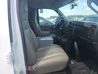 2016 Chevrolet Express 2500 Cargo Van 1WT 135.0" WB - miniatura 8