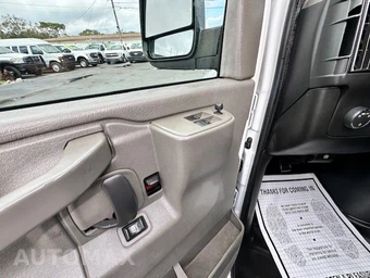 2016 Chevrolet Express 2500 Cargo Van 1WT 135.0" WB - miniatura 17