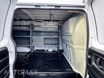 2016 Chevrolet Express 2500 Cargo Van 1WT 135.0" WB - miniatura 9