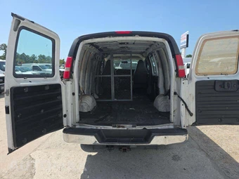 2016 Chevrolet Express 2500 Cargo Van 1WT 135.0" WB - miniatura 11