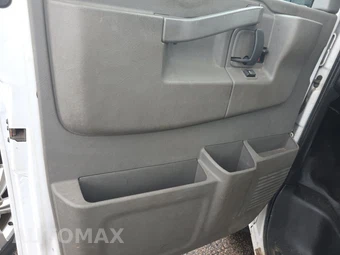 2016 Chevrolet Express 2500 Cargo Van 1WT 135.0" WB – miniatura 9