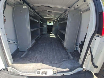 2016 Chevrolet Express 2500 Cargo Van 1WT 155.0" WB - miniatura 10