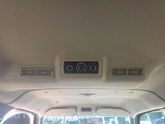 2016 Chevrolet Express 2500 Passenger Van LS 1LS 135.0" WB - miniatura 8