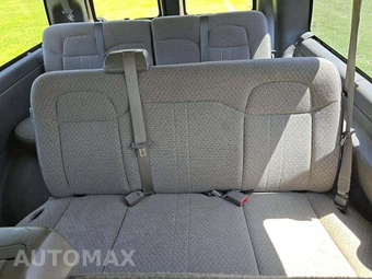2016 Chevrolet Express 2500 Passenger Van LS 1LS 135.0" WB - miniatura 11
