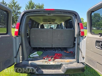 2016 Chevrolet Express 2500 Passenger Van LS 1LS 135.0" WB - miniatura 12