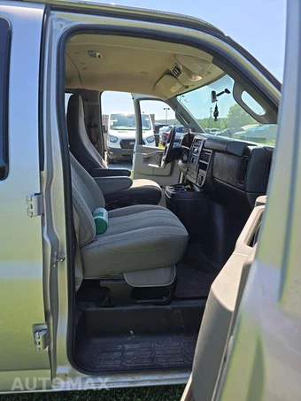 2016 Chevrolet Express 2500 Passenger Van LS 1LS 135.0" WB - miniatura 16