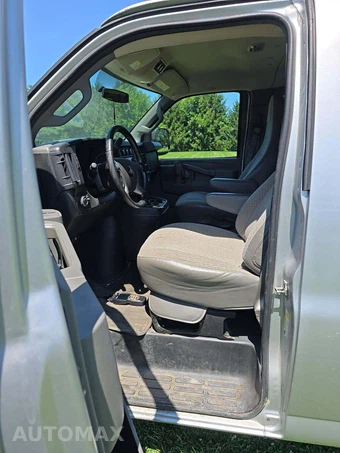 2016 Chevrolet Express 2500 Passenger Van LS 1LS 135.0" WB - miniatura 3