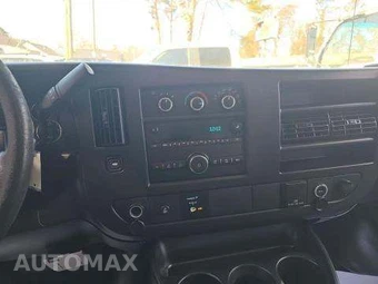 2016 Chevrolet Express 3500 Cargo Van 1WT 135.0" WB – miniatura 10