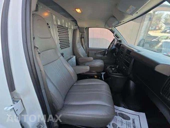 2016 Chevrolet Express 3500 Cargo Van 1WT 135.0" WB – miniatura 16