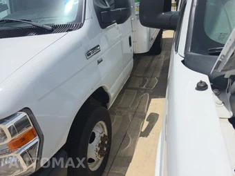 2016 Chevrolet Express 3500 Cargo Van 1WT 155.0" WB - miniatura 30