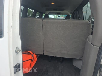 2016 Chevrolet Express 3500 Passenger Van LS 1LS 135.0" WB - miniatura 17