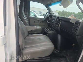 2016 Chevrolet Express 3500 Passenger Van LS 1LS 135.0" WB - miniatura 8