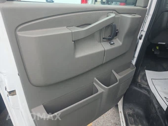 2016 Chevrolet Express 3500 Passenger Van LS 1LS 135.0" WB - miniatura 9