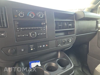 2016 Chevrolet Express 3500 Passenger Van LS 1LS 155.0" WB – miniatura 11