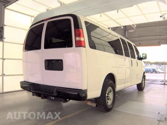 2016 Chevrolet Express 3500 Passenger Van LS 1LS 155.0" WB – miniatura 4